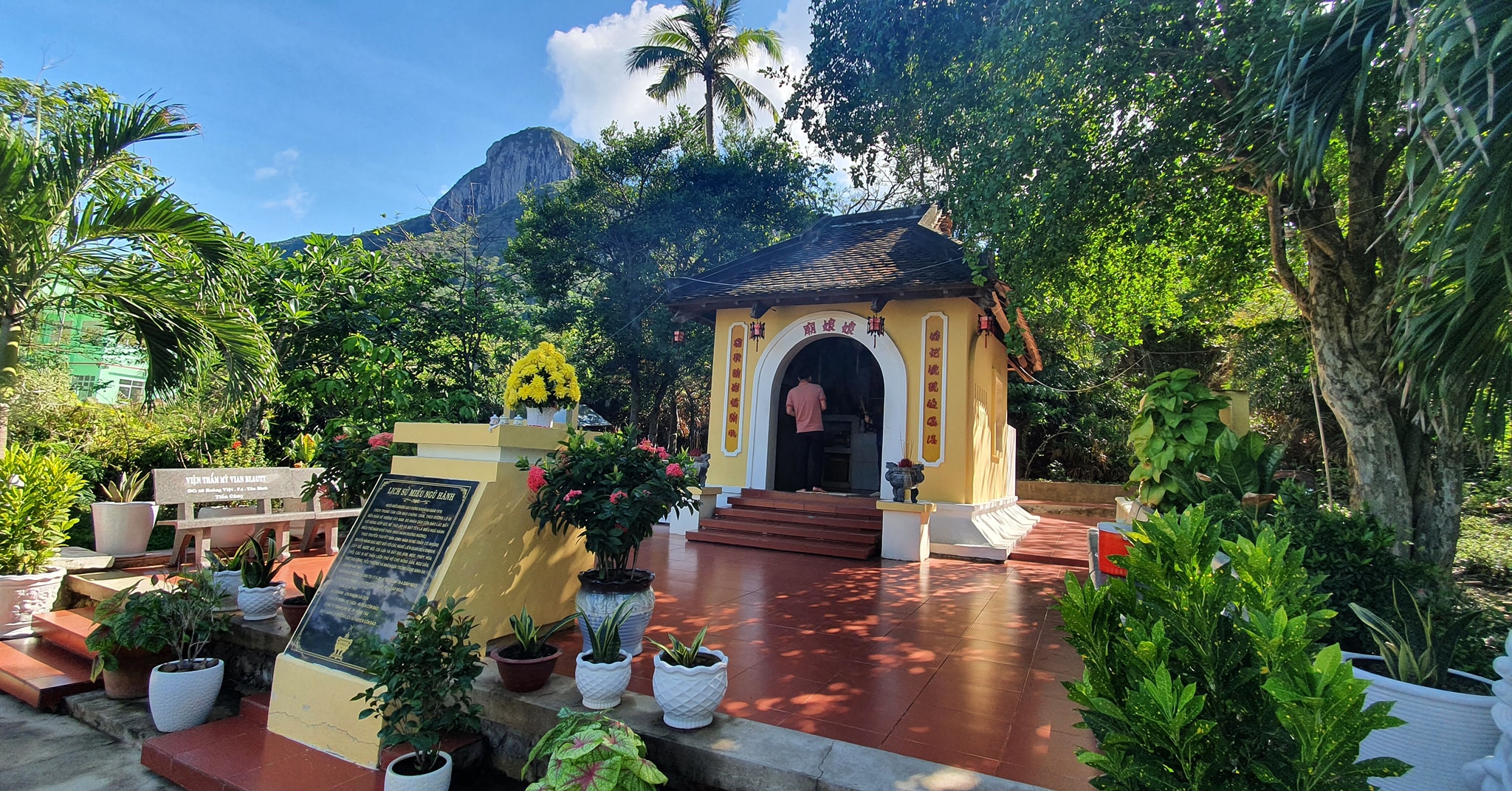 miếu ngũ hành côn đảo
