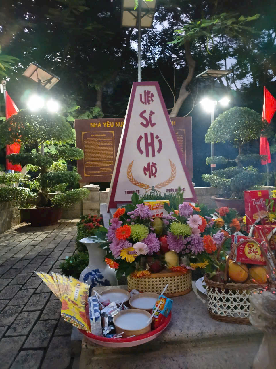Cửa hàng đồ lễ Côn Đảo