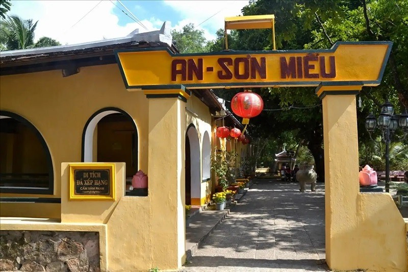 miếu bà phi yến cầu gì