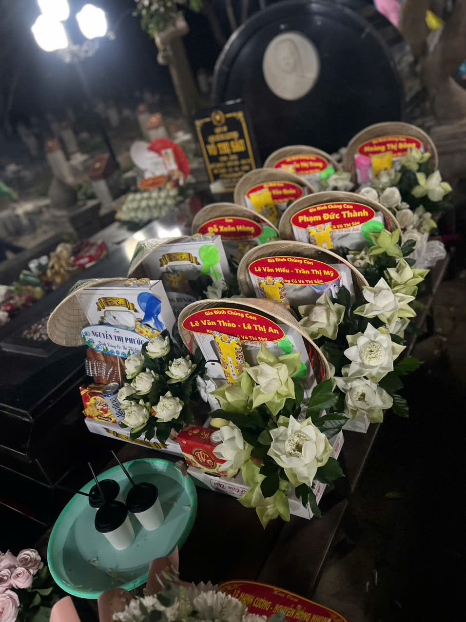 cách trả lễ cô sáu