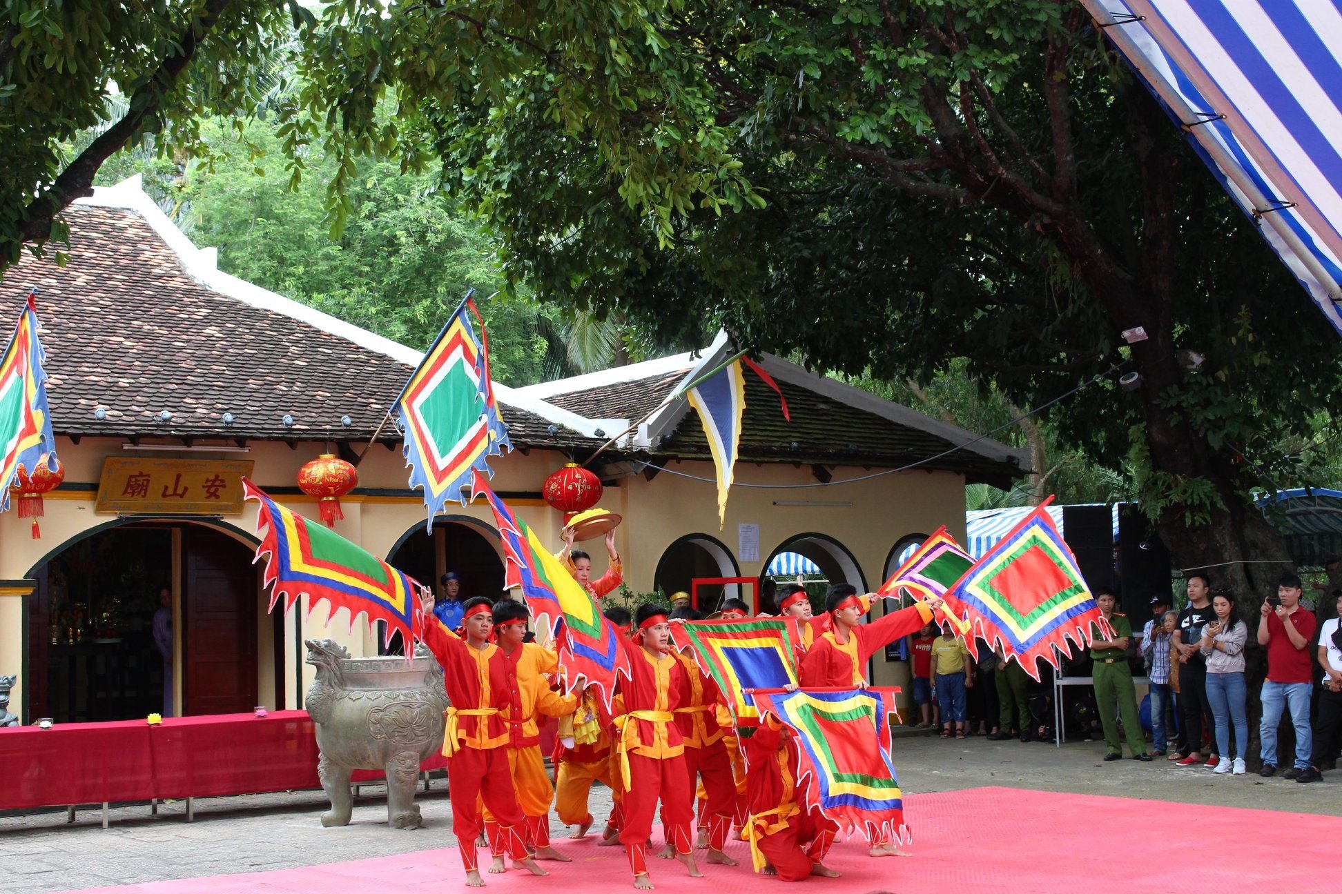 Lễ hội tại Miếu Bà Phi Yến
