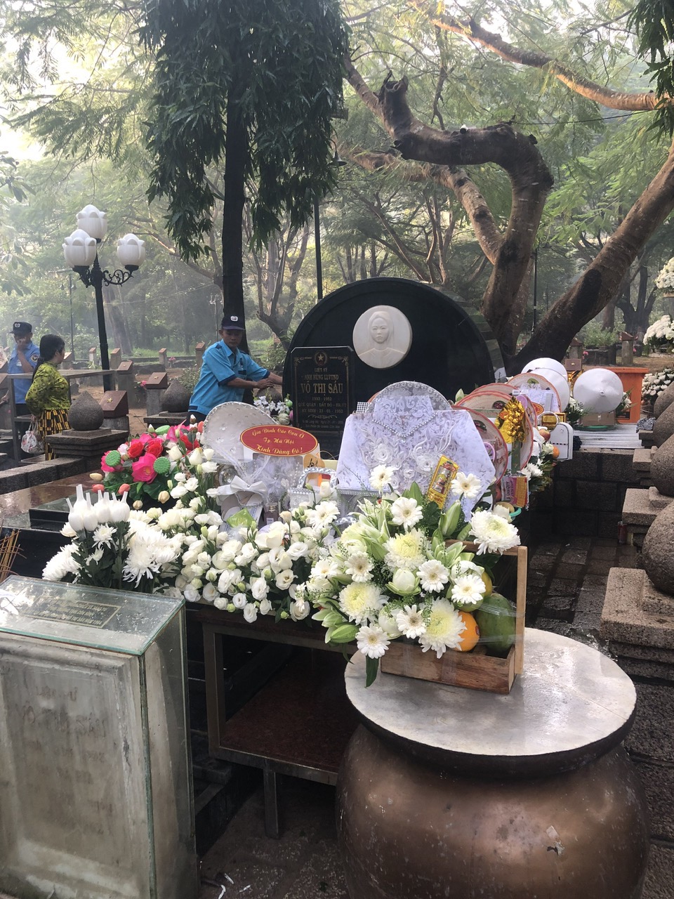 Đồ lễ cô Sáu