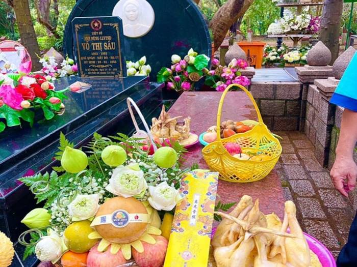 Đi lễ Cô Sáu, nghĩa trang Hàng Dương cần chuẩn bị lễ vật như nào?