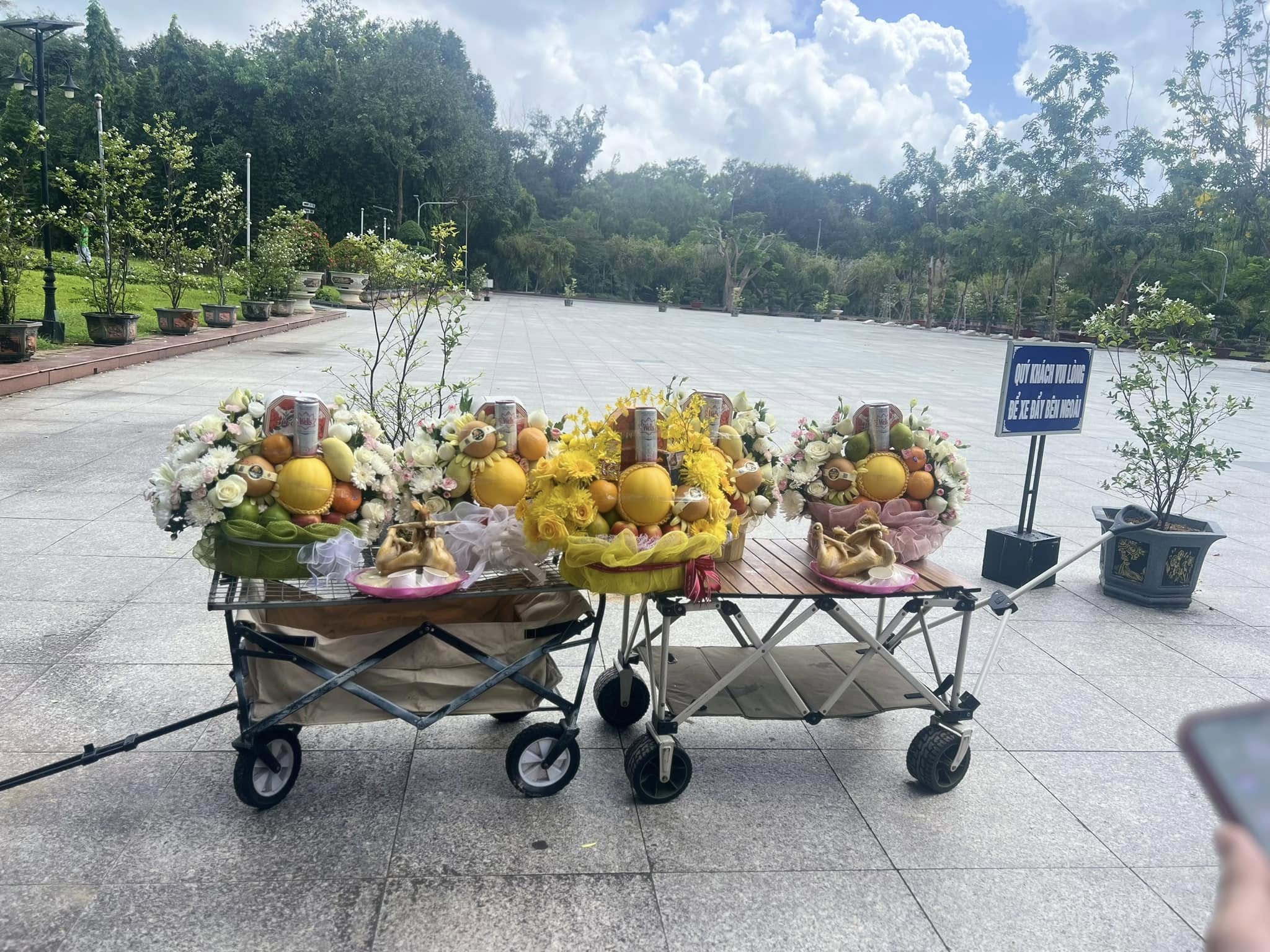 Mâm cúng cô sáu và chiến sĩ côn đảo