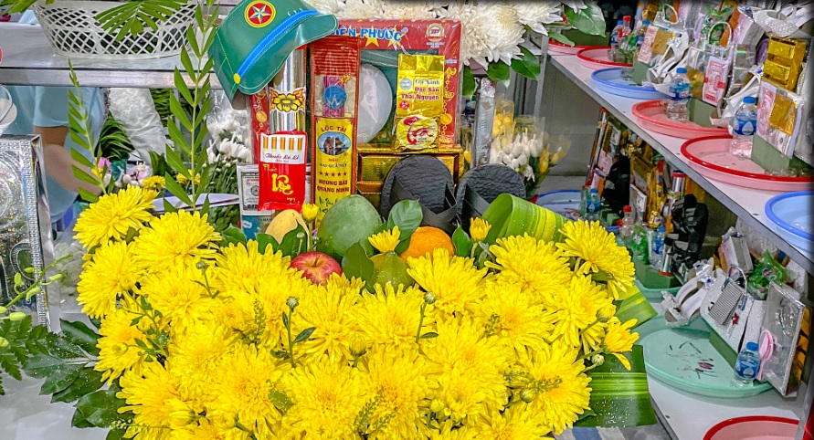 Đồ cúng chiến sĩ ở côn đảo